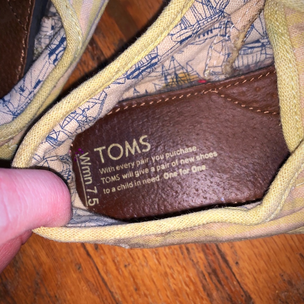 Tom’s Shoes - Picture 2 of 4